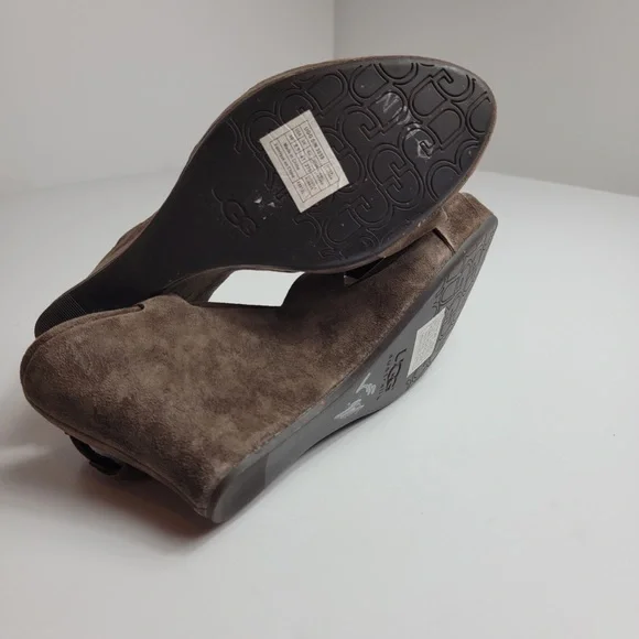 NWOT UGG Arianna Suede Wedge Sandals - Picture 7 of 9
